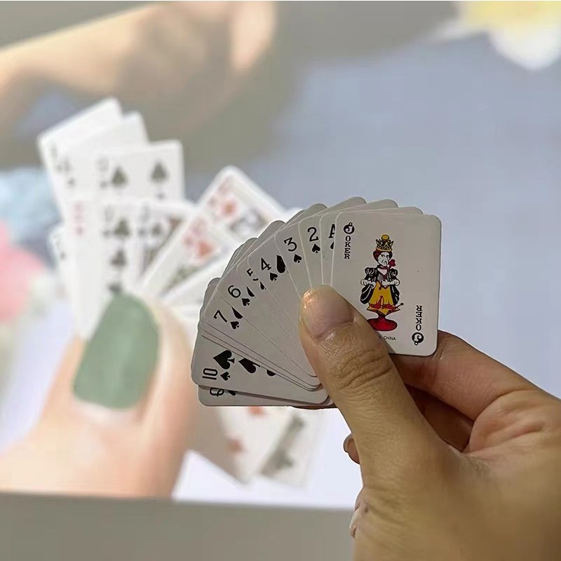10/5 ボックスミニトランプパーティー好意ミニチュアポーカ - Party Games Juegos De Mesa のレビューと価格