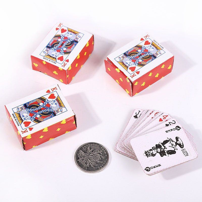 ミニポーカートランプかわいいノベルティ面白いギフト旅行おもち - Party Games Juegos De Mesa のレビューと価格