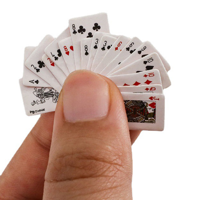 ミニポーカートランプかわいいノベルティ面白いギフト旅行おもち - Party Games Juegos De Mesa のレビューと価格